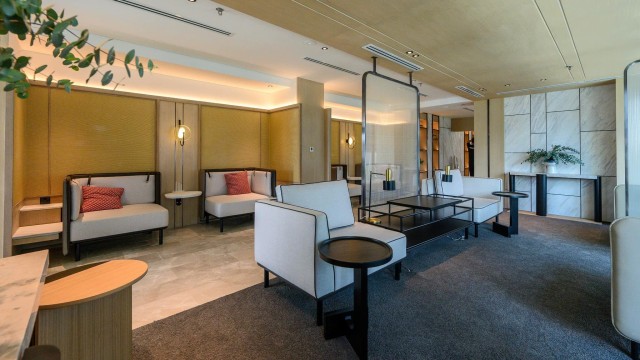 Toa%CC%80-Lake-thu%CC%9Bo%CC%9Bng-hie%CC%A3%CC%82u-Marriott-ba%CC%86%CC%81t-da%CC%82%CC%80u-di-va%CC%80o-va%CC%A3%CC%82n-ha%CC%80nh-va%CC%80-ba%CC%80n-giao-nha%CC%80-f-pjcVtOfQup.jpeg