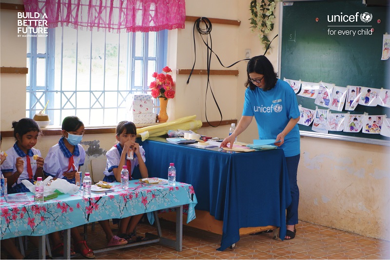 Trong chuyến đi, các cán bộ UNICEF Việt Nam cũng tổ chức các buổi tham vấn với học sinh và người dân địa phương.