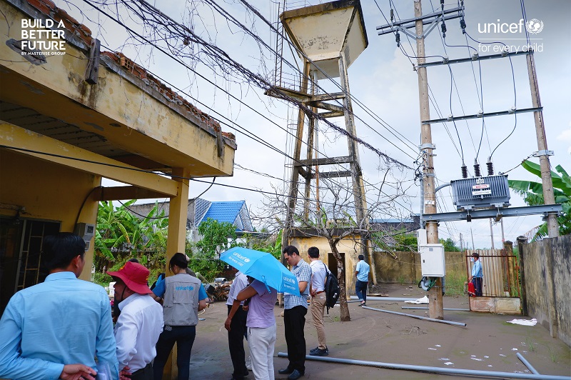 Các đại diện của Masterise Group và UNICEF Việt Nam trong chuyến đi khảo sát thực địa tại Sóc Trăng, tháng 10/2022.