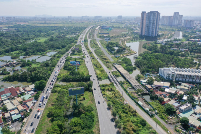 Đường song hành cao tốc TP HCM – Long Thành – một trong những công trình giao thông trọng điểm của TP Thủ Đức. 